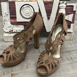 Faux Suede X-Appeal Caged Cutout Heels Excellent Perfect Fall Wardrobe size 6.5